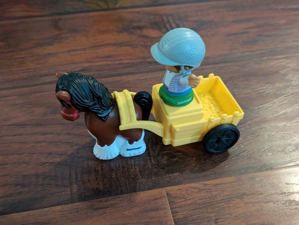 Fisher Price Little People Friendly Horses Stable Playset 3 Figures Accessories - Picture 6 of 6